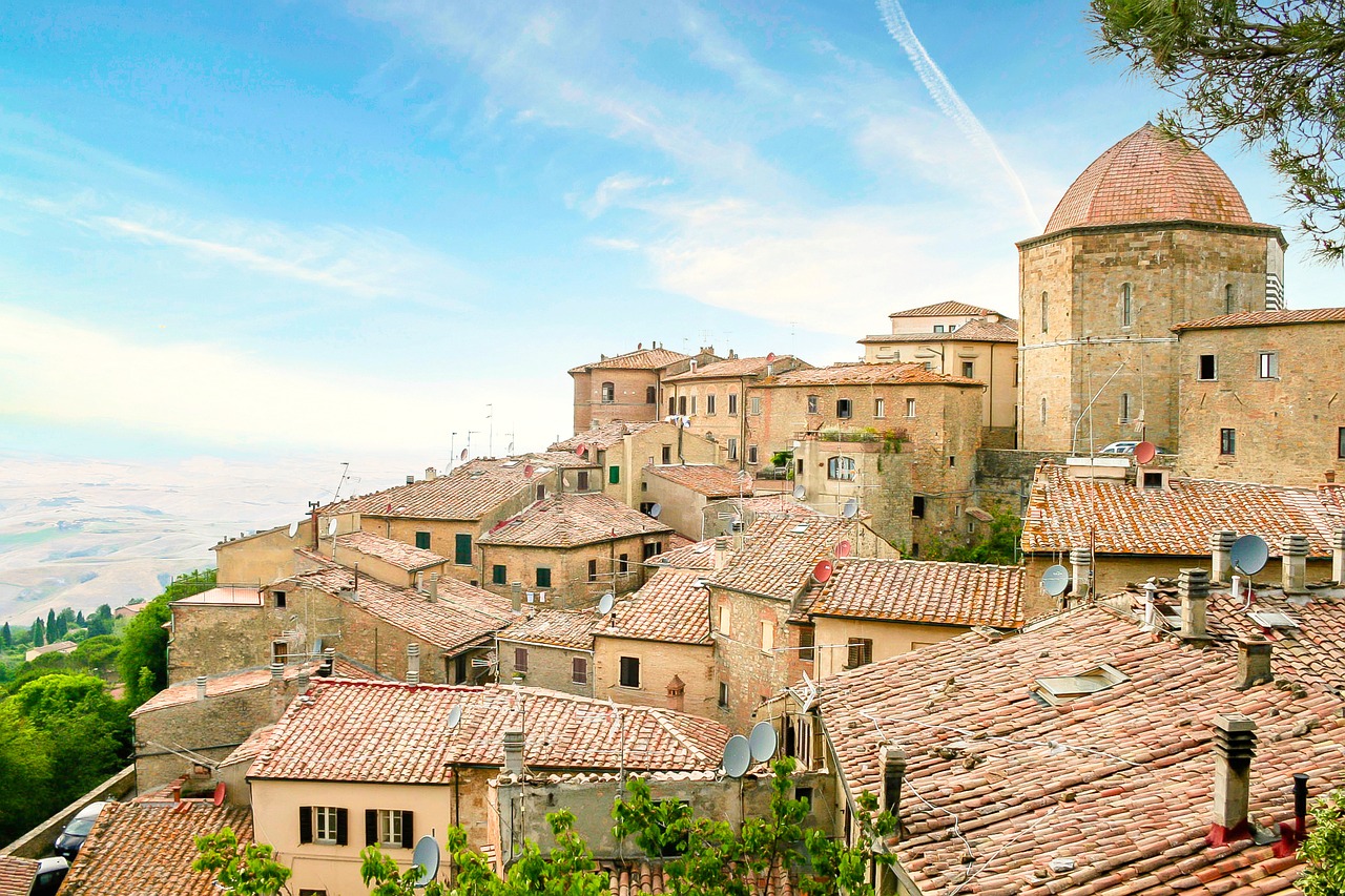 Tuscan Delights: Beaches, Hot Springs, Hill Towns, and Wineries